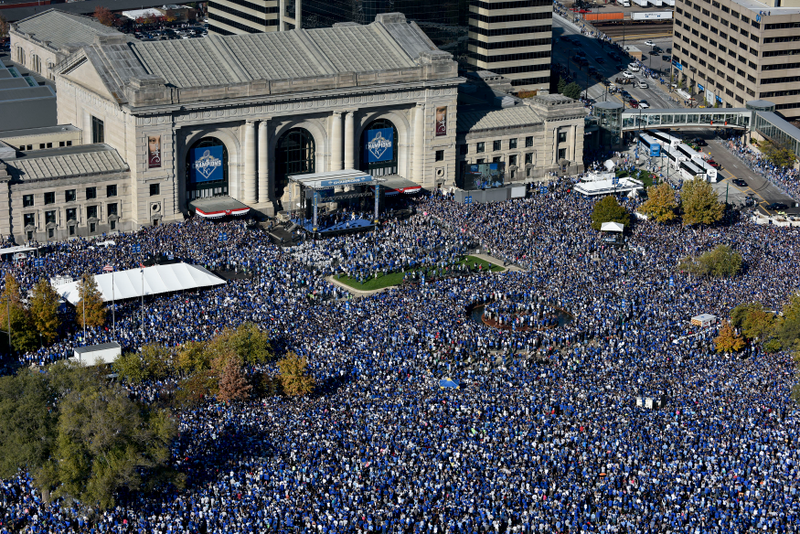 Illustration for article titled Nearly Twice As Many People As Live In Kansas City Attended The Royals' Parade